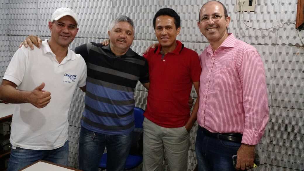Prefeito de Camacã Oziel concede entrevista na Regional Sul FM